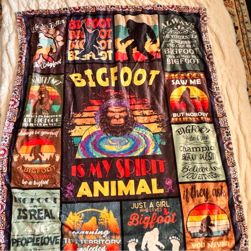 NEW Big Foot Fans Fun Throw